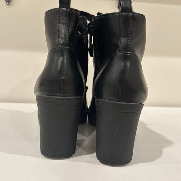 Lace up black black leather boots 8 - Picture 7 of 7